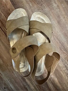 Pierre Dumas Taupe Brown Crisscross Slide Sandals